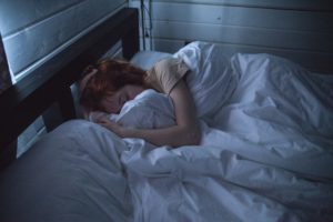 Une femme en plein sommeil Une femme en plein sommeil